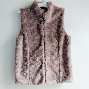Like new Gap kids girl Feux Fur vests size XXL 13